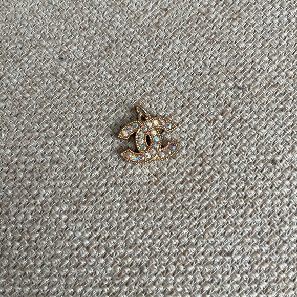 Iridescent Crystal Pull Charm - Picture 4 of 4